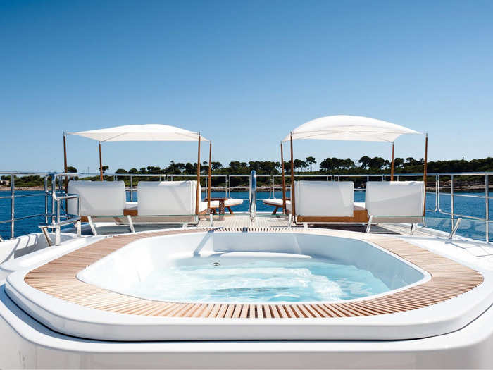 The deck comes with a helipad, Jacuzzi, and swimming platform.