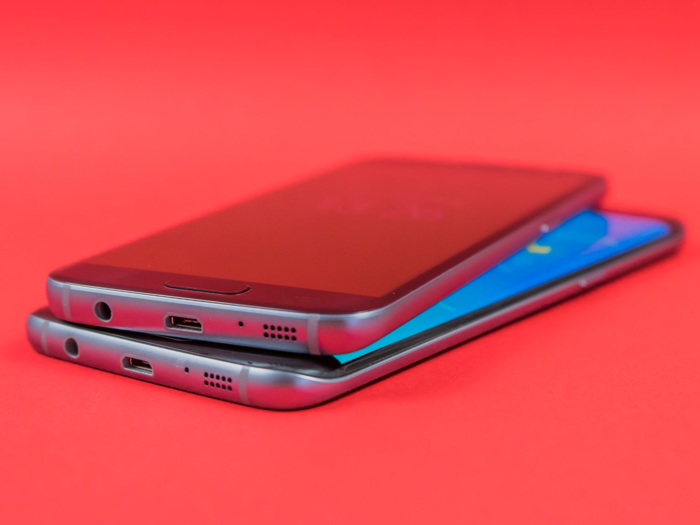 Both Galaxy S8 models might have curved screens.