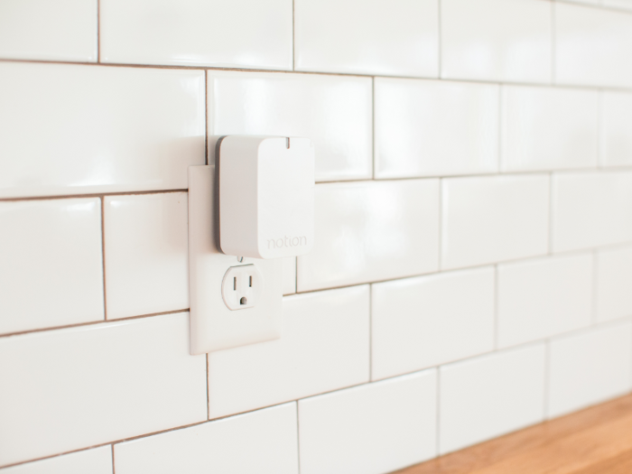 The sensors work thanks to this bridge, which plugs into a central outlet in your home and connects to your WiFi.