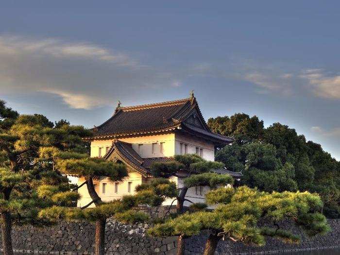 The Imperial Palace sits in the middle of Tokyo, but inside of a vast park surrounded by a moat and thick stone walls. It