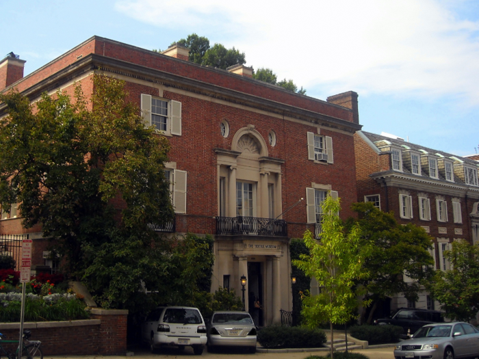 In January 2017, Bezos bought the Textile Museum, a pair of mansions in Washington, D.C.