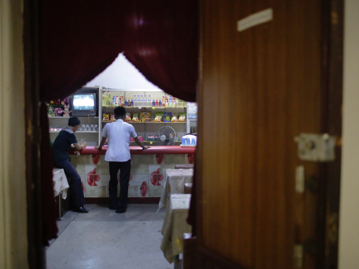 While the country has few restaurants or cafes, larger offices have canteens where workers can eat lunch or buy snacks.