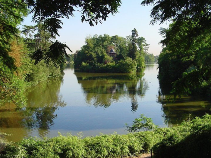 Every morning after breakfast, Adams walked five or six miles through the Bois de Boulogne in Paris. He