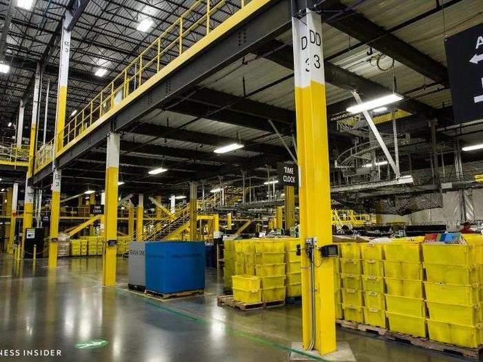 Amazon has stated that it plans to hire 50,000 full-time and part-time fulfillment center positions throughout the day for its 10 warehouses across the US.