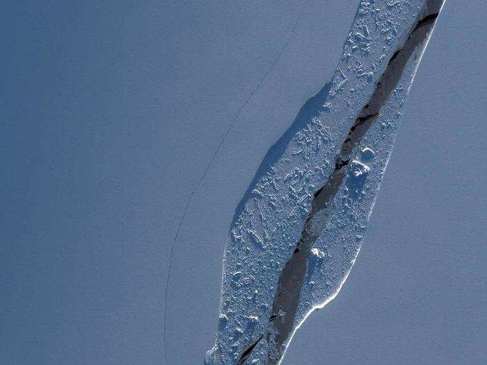 Days later, Deimos-2 swung by and took two zoomed-in, very-high-resolution images of the iceberg and the rift that spawned it. This view shows a mid-eastern section of the rift.