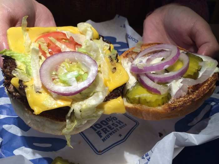 It comes with tomato, lettuce, raw onions, pickles, and mayonnaise.