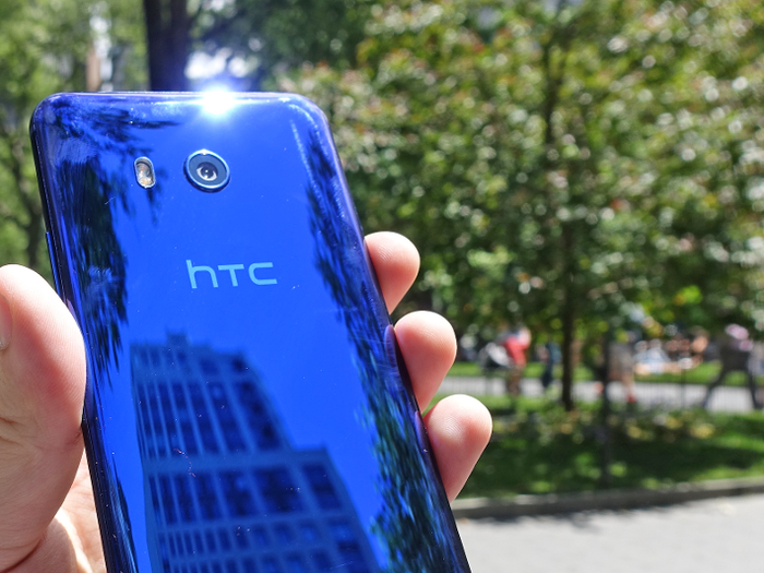 9. HTC U11