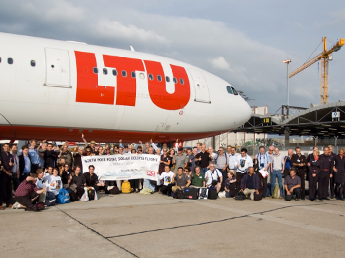 Back on the tarmac in Düsseldorf, the group snapped a celebratory photo, and then everyone began making their way home.