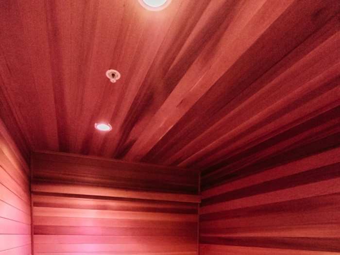 ... a real sauna room ...