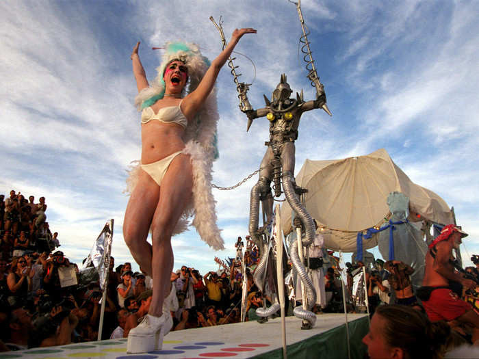 In the late 1990s, festivalgoers began incorporating more props into their ensembles, and were not afraid to show skin. Many also just chose to come nude or only wear bodypaint.