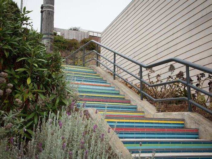 Now the neglected hillside is an adorable public space.