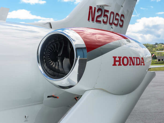 What makes the HondaJet