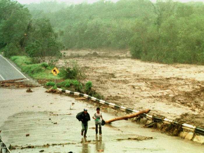 Hurricane Pauline (1997) — Up to 500 people