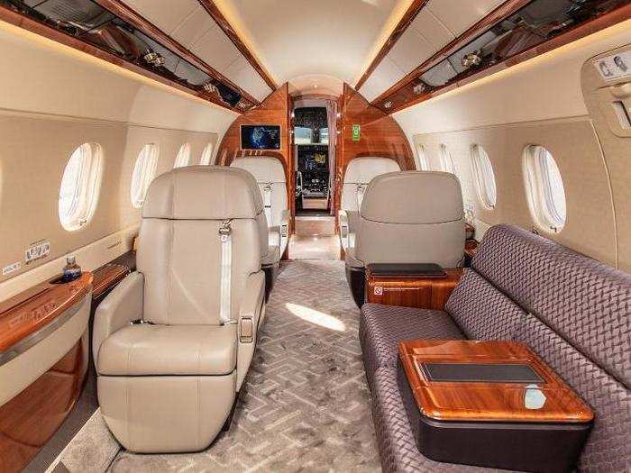 According to Embraer, the Legacy 500 has the roomiest cabin in its class and the only one that allows passengers to stand up without the need of a footwell running along the middle of the plane.