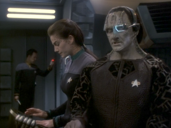 "Call to Arms" & "A Time to Stand" — DS9 season 5, episode 26 and season 1, episode 6