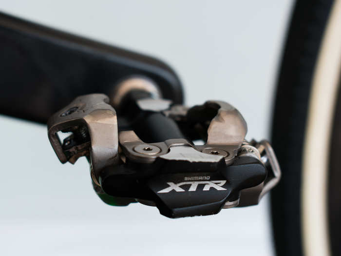 Hyde rides the popular Shimano XTR PD-M9000 pedals.