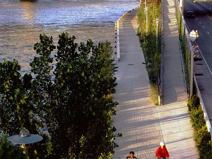 Point State Park Promenades in Pittsburgh, Pennsylvania.