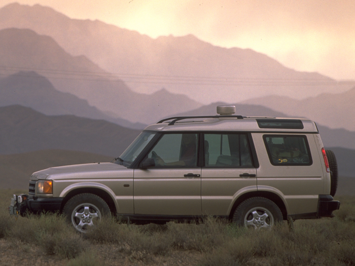 In 1999, Land Rover updated the Discovery with a more luxurious interior, stylish exterior, and new electronic goodies to create the Series II.