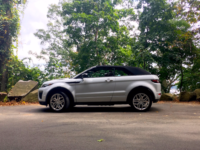 The Evoque Convertible is equipped with a 9-speed ZF automatic transmission and part-time all-wheel-drive.