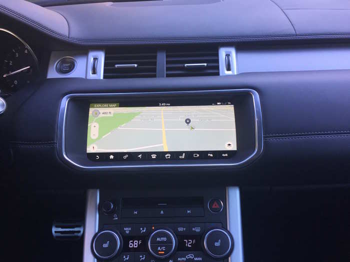 In addition, the Evoque is equipped with a strong 380-watt Meridian sound system and Range Rover