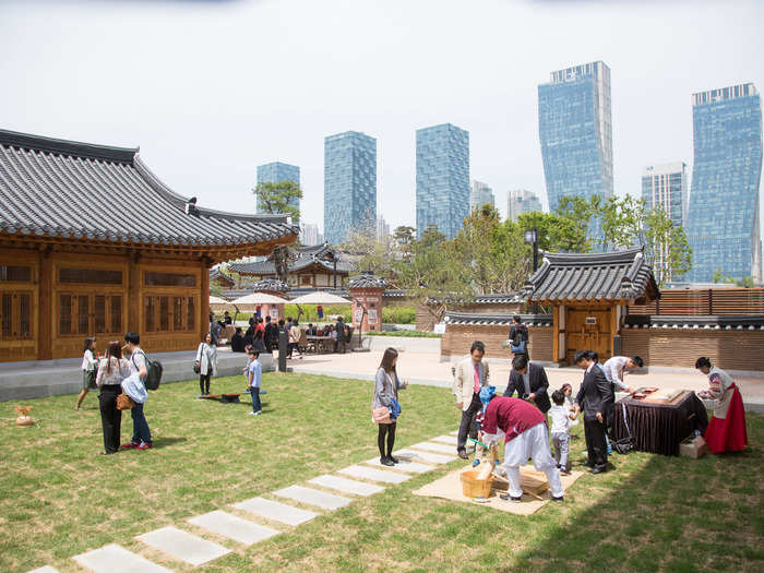Songdo City produces a third fewer greenhouse gases compared to another city of the same size.