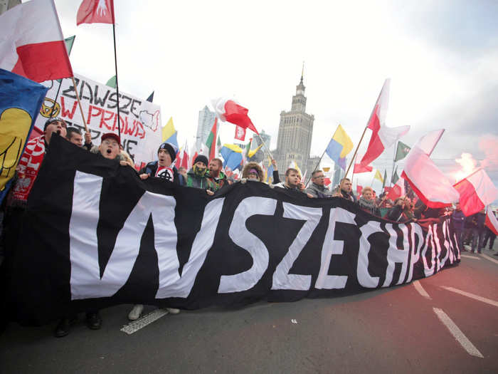 The march was organized by the All Poland Youth, National Movement and National Radical Camp, which invited several hundred foreign participants to join the demonstration.