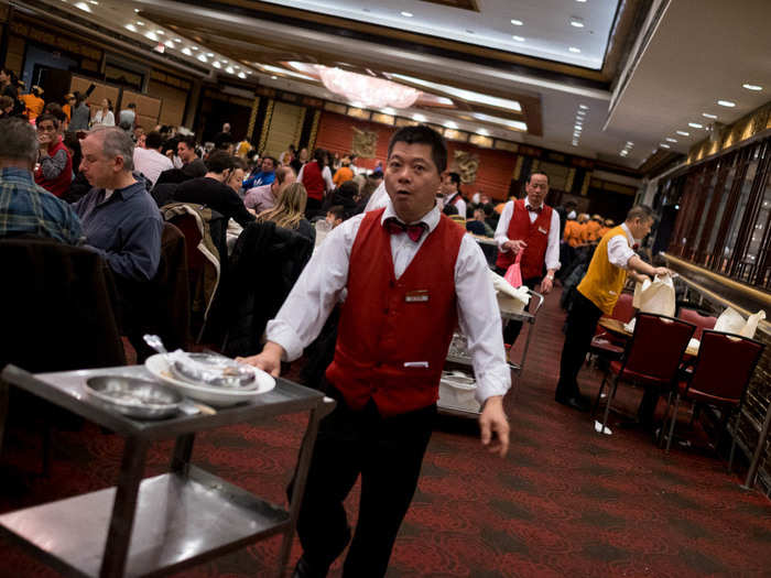 In Hong Kong, many people eat dim sum as early as 5 am. In New York’s Chinatown, however, dim sum parlors tend to open around 9 am, and get really busy between 11am and 1pm.