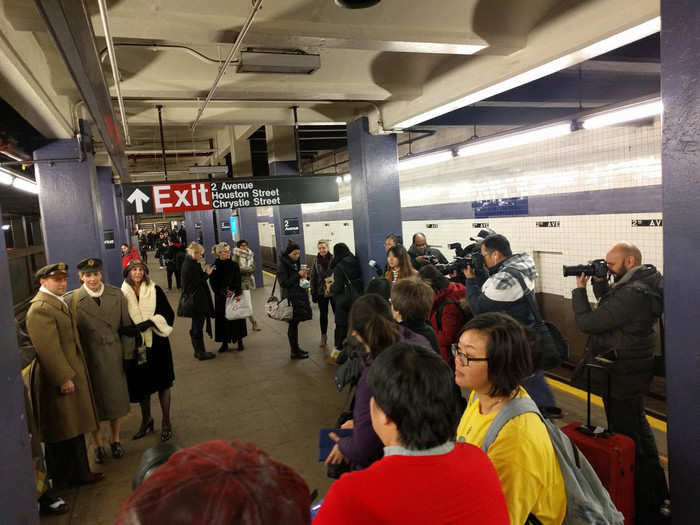 A ton of people on the train were dressed in period-appropriate clothing. Of note, these are <b>not</b> paid actors.