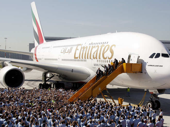 As a result, Emirates needs an aircraft that can carry a lot of passengers for very long distances. A perfect job for the A380.