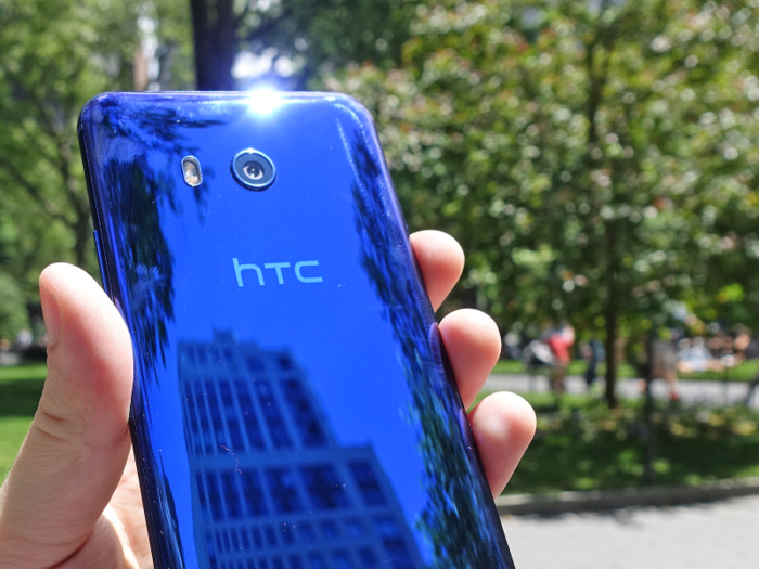 13. HTC U11