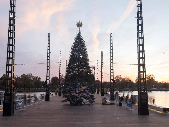 There are four piers at the Wharf. The 400-foot District Pier is the largest and is expected to be used for festivals and outdoor concerts, as was the case on The Wharf