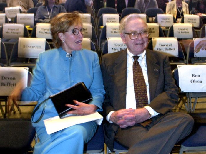 Warren Buffett met his first wife Susan through his sister Roberta — the two were roommates at Northwestern University.