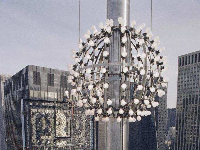 In 1988, the ball organizers added a one-second light show at midnight. It took 60 seconds to drop.