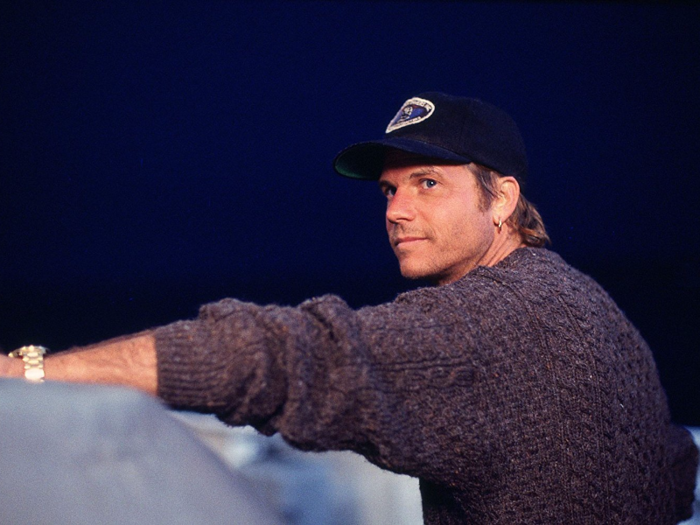 Bill Paxton played treasure hunter Brock Lovett who was searching the Atlantic for "The Heart of the Ocean" and other items from the Titanic wreck.