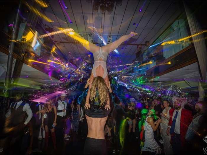 David Haws and Jenna Marierd put their acrobatic skills on display for the crowd. Haws is an AI researcher at IBM, while Marierd is a nutritionist. Both moonlight as acrobats.