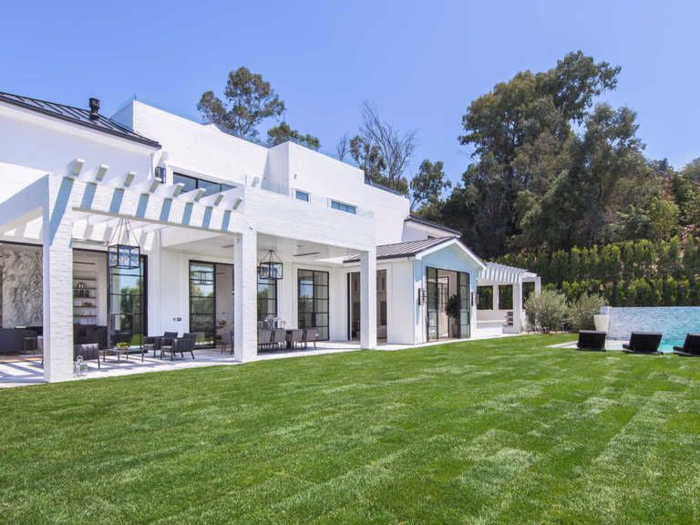 An oversized pool is a must-have for any $23 million home. The outdoor spa, heated dining loggia, and auto gallery are nice additions. The outdoor kitchen featuring a barbecue and beer taps brings the mansion to MVP status — Most Valuable Property.