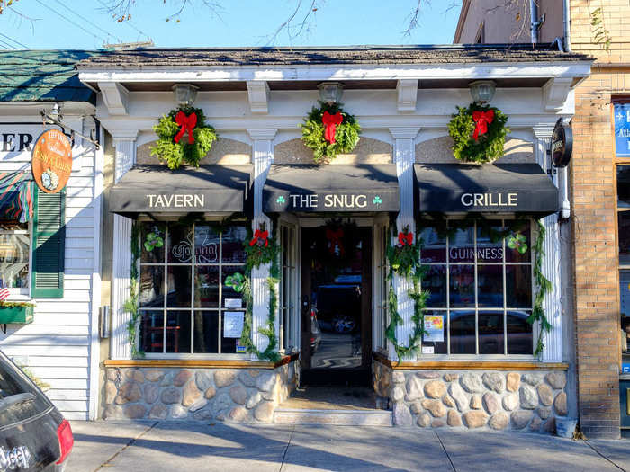 The Snug, an Irish tavern next to the diner, is a popular watering hole. A good place to have a happy hour beer and talk to the sociable bartenders.