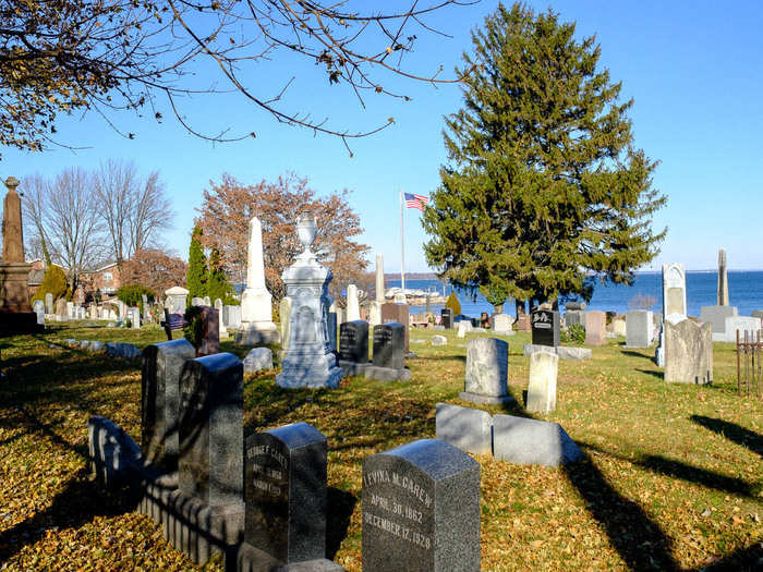 The Pelham Cemetery is a small cemetery on the water nearby. Many City Island residents are buried there.