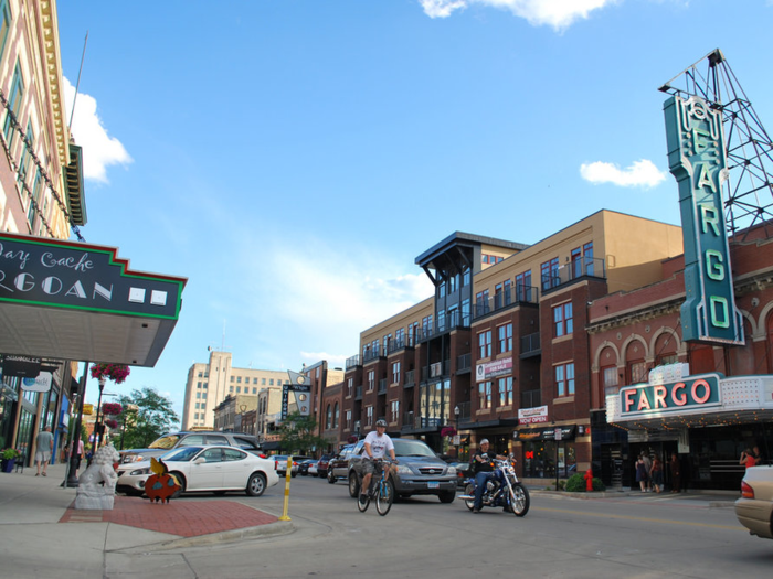 18. North Dakota has low levels of air pollution, and a lower rate of drug overdose deaths. Smoking has become more prevalent in the state over the last five years.