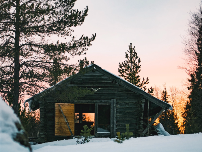 Cosy up with friends in a Swedish cabin in Haparanda.