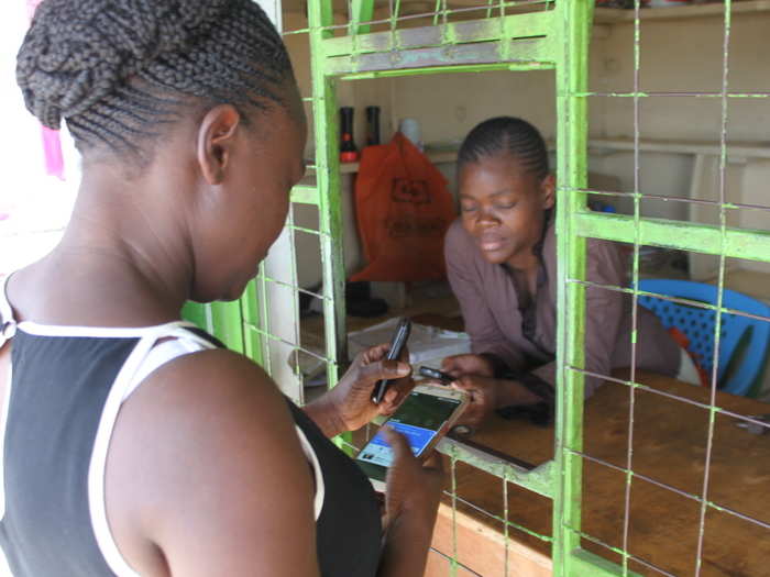 Teti needed to deposit 1,000 shillings into her account.