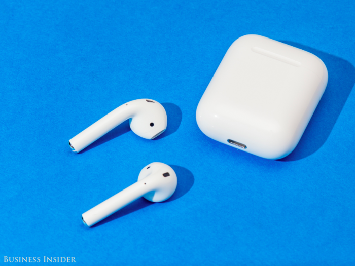 Apple AirPods (wireless)