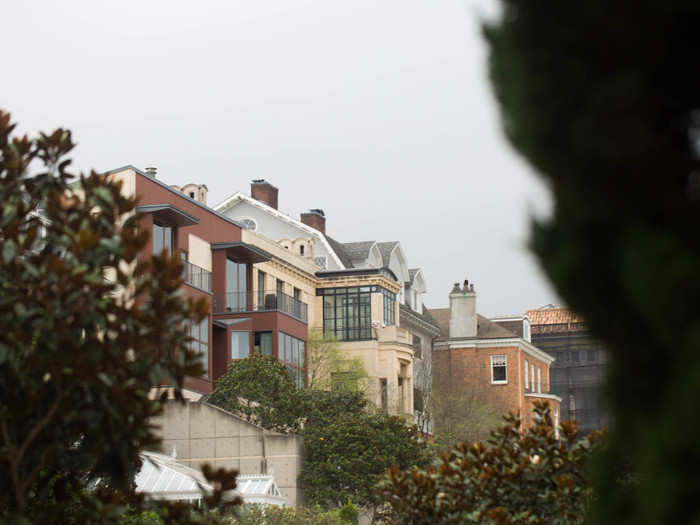 Of the 70 billionaires living in the Bay Area, 28 reside in San Francisco, and many call Pacific Heights home. The area