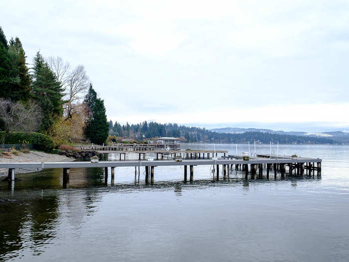 Almost all of the houses on the water in Medina have a dock and a small private beach. Lake Washington is a popular place for swimming, water sports, and boating in the summer.