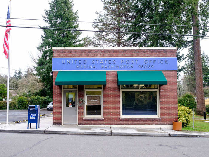 The town is almost entirely residential. The Medina Grocery & Deli and this post office appear to be the only sources of commercial activity.