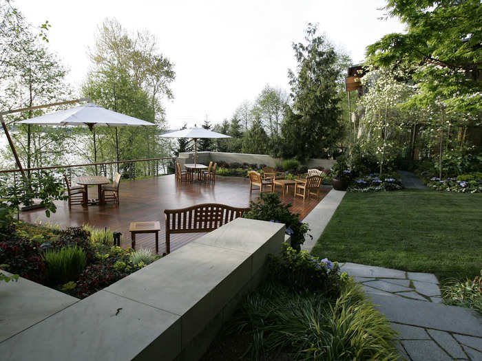 Of course, it has a spectacular view of Lake Washington. The house has a 23-car garage, six kitchens, 24 bathrooms, and a reception hall that can accommodate 200 guests.