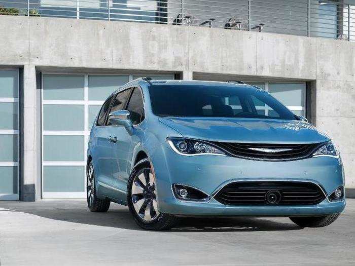 Chrysler Pacifica Hybrid: 3.6-liter, Pentastar V6 with a plug-in hybrid drive system.