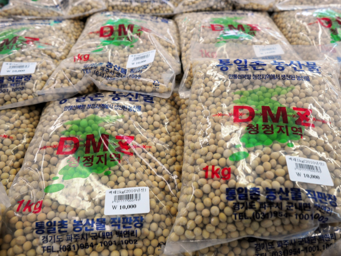 It also sells locally produced soy beans. The region is inhabited by a few hundred farmers who grow ginseng, rice, and soy beans.