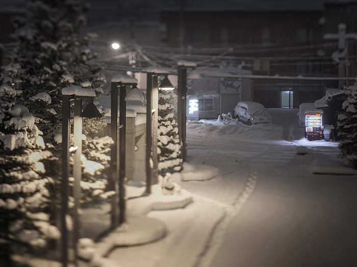 Ohashi said that his friends and family will frequently tip him off when they see a new vending machine that he should photograph. He also uses Google Street View to locate the most remote machines.