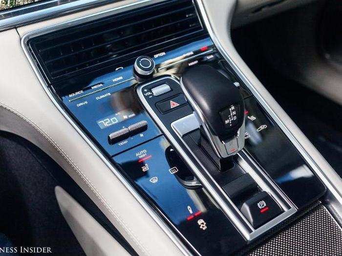 Another portion of the Porsche Advanced Cockpit is a touch panel center console. In a major departure from the first-gen Panamera